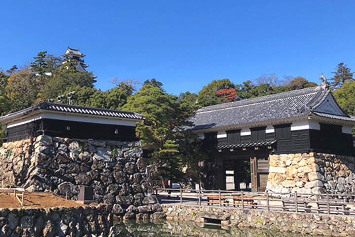 Exterior of the museum with a view of Kochi Castle